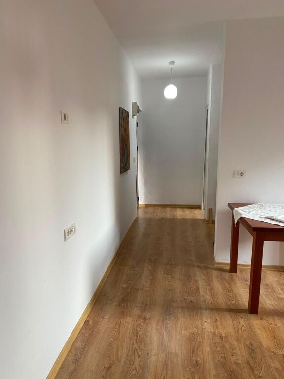 1+1 for rent, Center