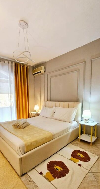 Jepet Apartament 1+1 me qera Tek Rruga Kavajes ne Hyrje te Bllokut te Ambasadave  ID 5311