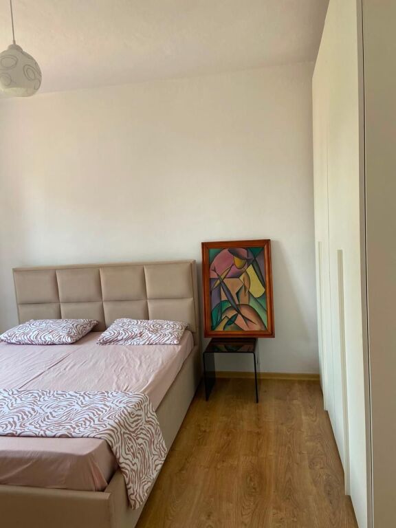 1+1 for rent, Center