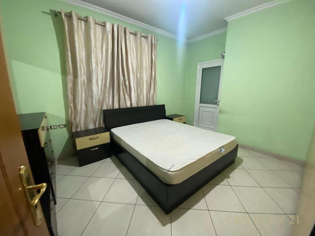 UNIV MARIN BARLETI JAPIM ME QIRA VILE PER BANIM OSE BIZNES 3+1+OBORR 600 € /Muaj