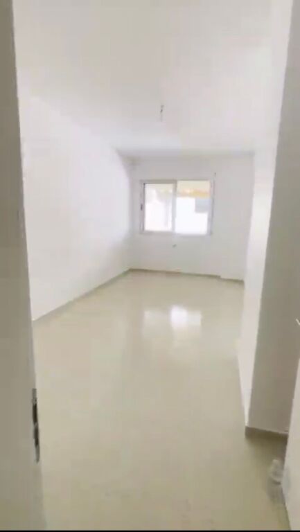 Shitet Apartament 2+1+2 +Verande te Ish Urt Durres