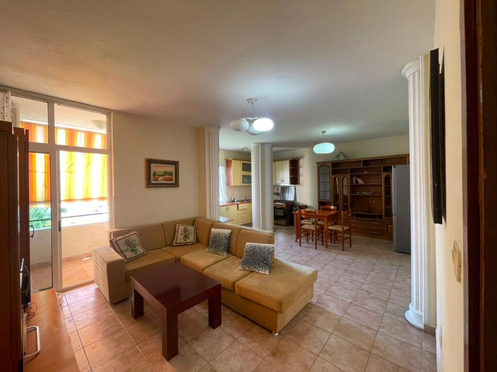 Apartament 1+1 per qira tek Komuna e Parisit.