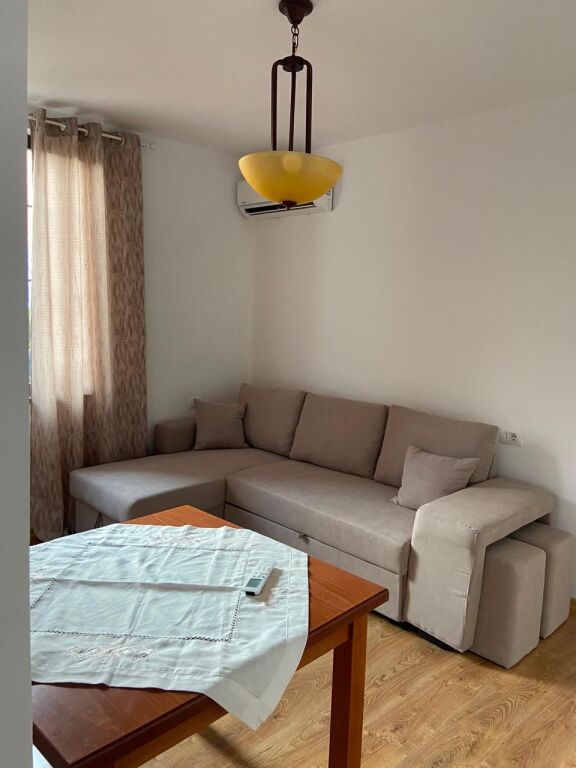 1+1 for rent, Center