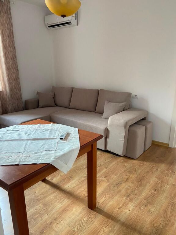 1+1 for rent, Center