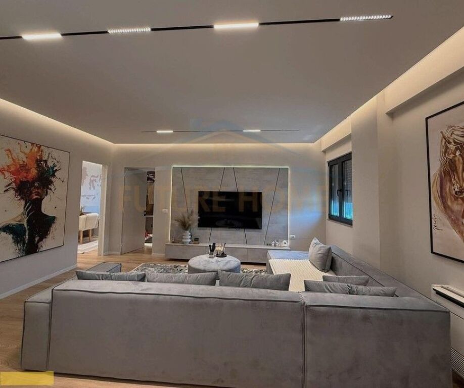 Shitet, Apartament 2+1+ Post Parkimi, Residenca "Oasis", Unaza e Re