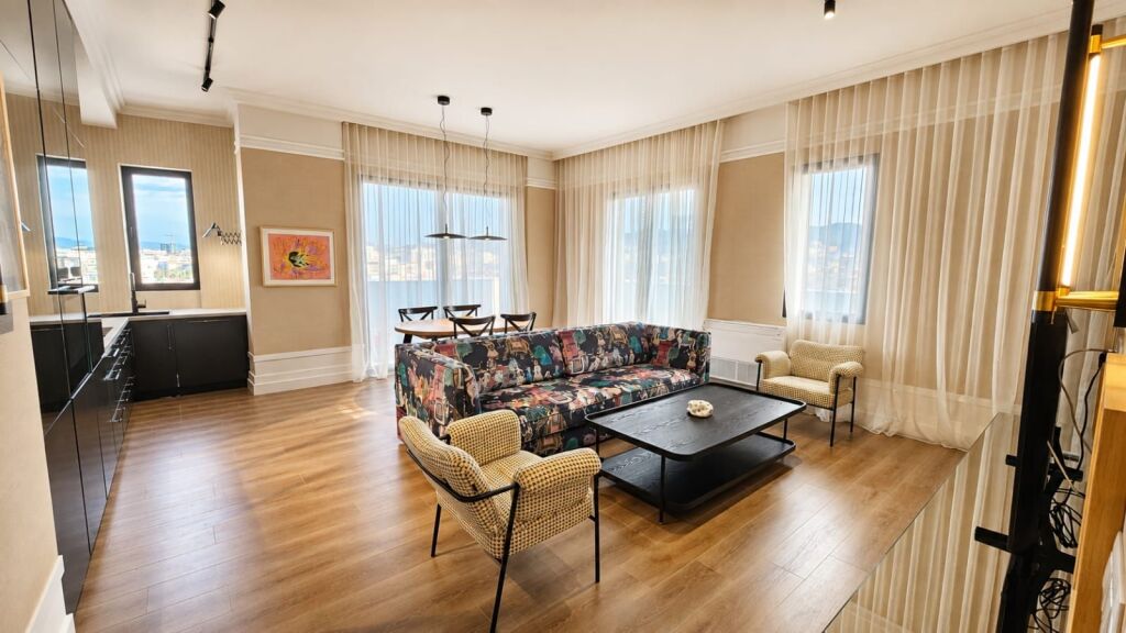 Jepet me qira apartament luksoz 2+1+2+Post Parkimi tek Spring Residence , Vasil Shanto , Rruga Myslym Shyri , Rruga Muhamet Gjollesha .