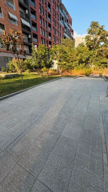 Jepet me qira ambient biznesi me verandë në Don Bosko