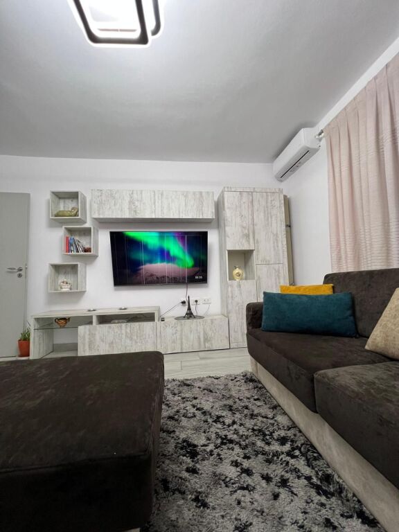 Splendido appartamento 2+1 in affitto in via Elbasani, vicino all'incrocio.