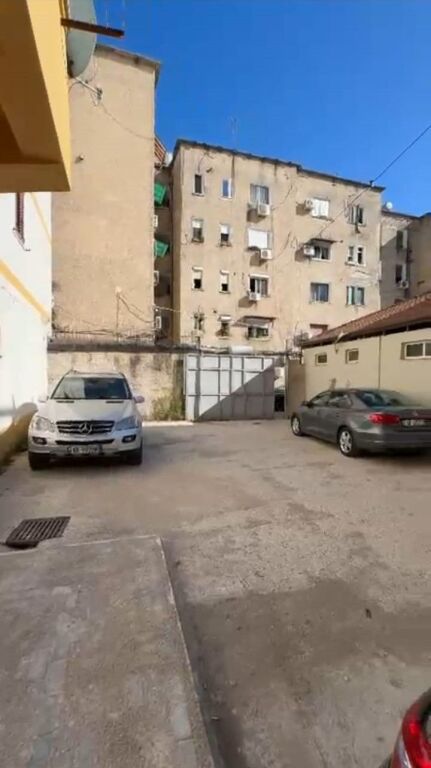 Sale | Magazinë | Xhamlliku | 60000 €