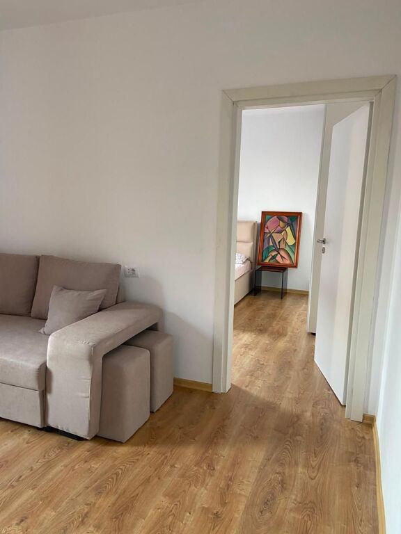 1+1 for rent, Center