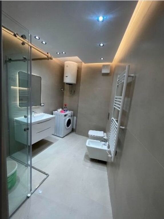 Jepet me qera Ambient Biznesi 1+1 pranë Air Albania, Rruga Dervish Hima    ID 5310