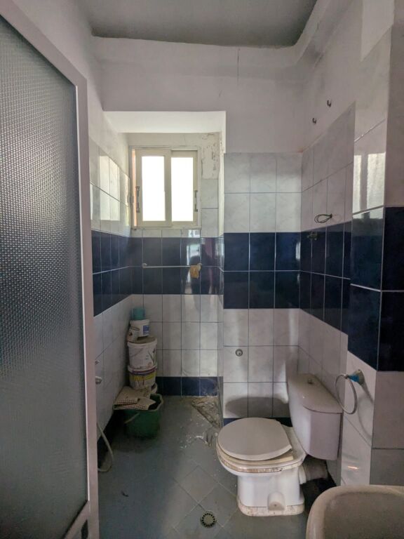 VENDITA AMBIENTE COMMERCIALE 75m² a Vlora