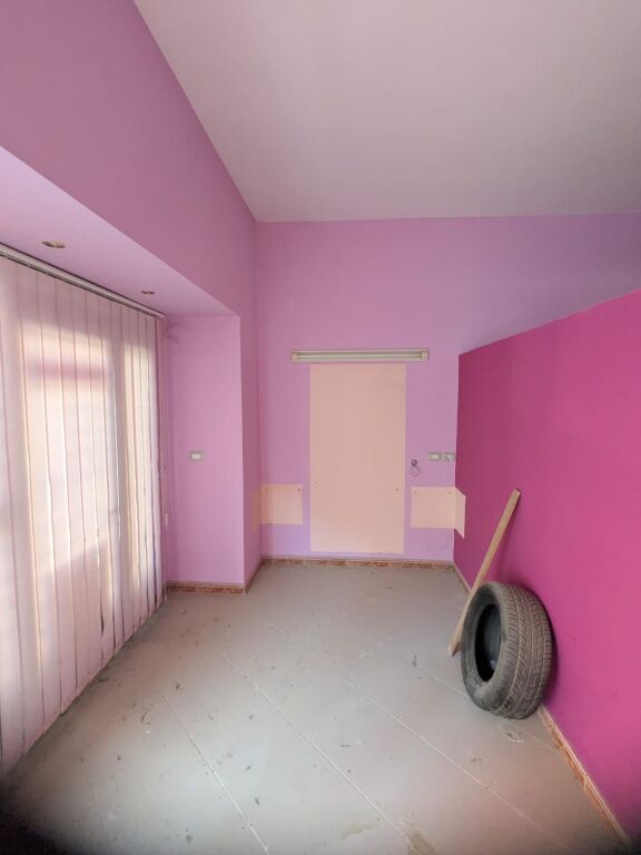 VENDITA AMBIENTE COMMERCIALE 75m² a Vlora