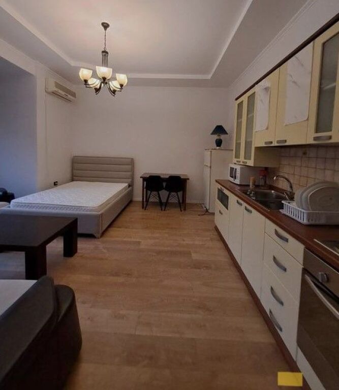 Qera, Garsoniere, Pazari i Ri, Tirane    48,000 Lekë