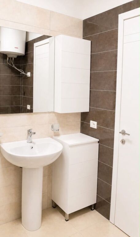 Jepet Me Qera Apartament 1+1+1 Post Parkimi +1 Ballkon