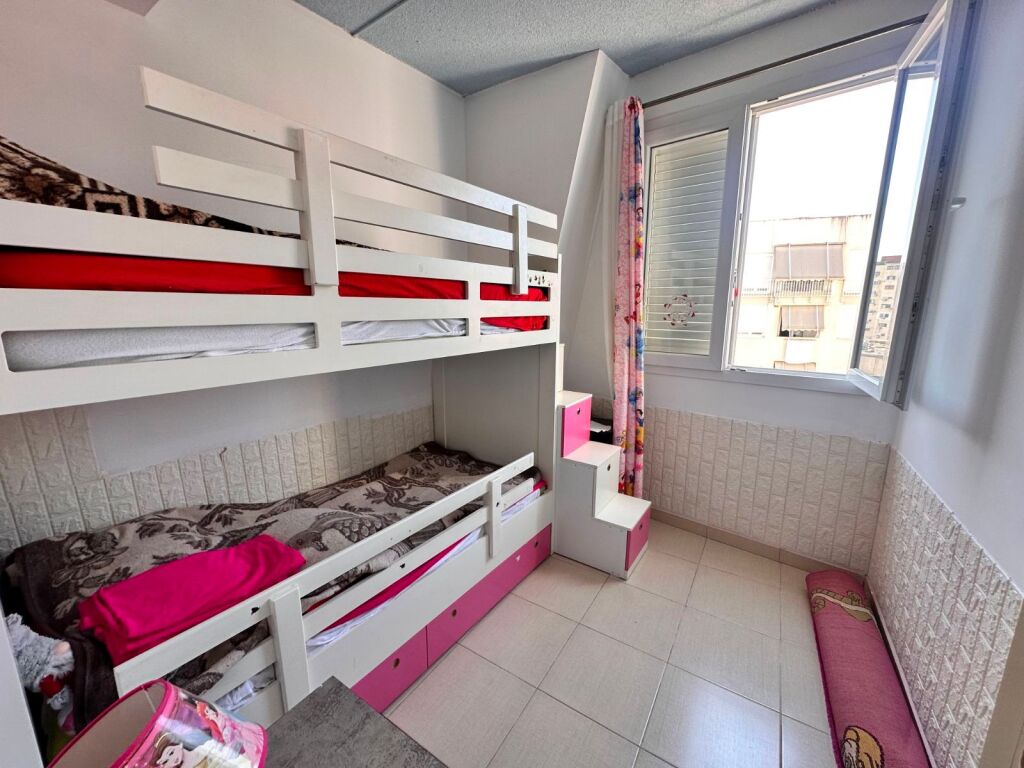 Jepet me qera Apartament 2+1 tek 21 Dhjetori