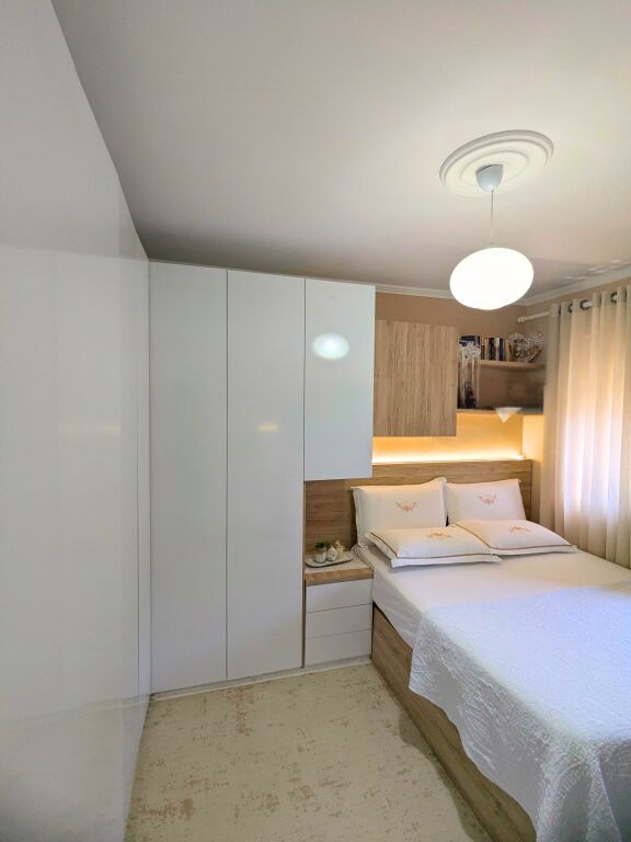 SHITET APARTAMENT 1+1+ BALLKON NE VLORE – ZONE QENDRORE