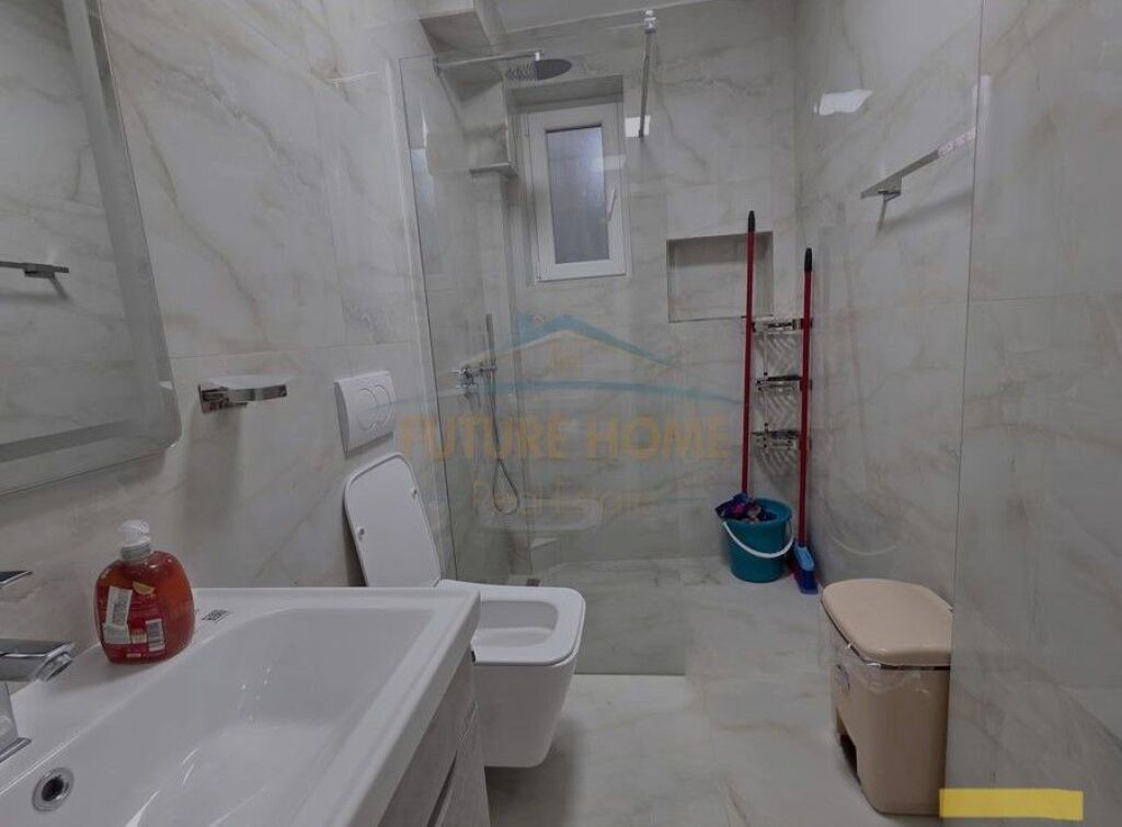 Qera,Apartament 2+1, Qender