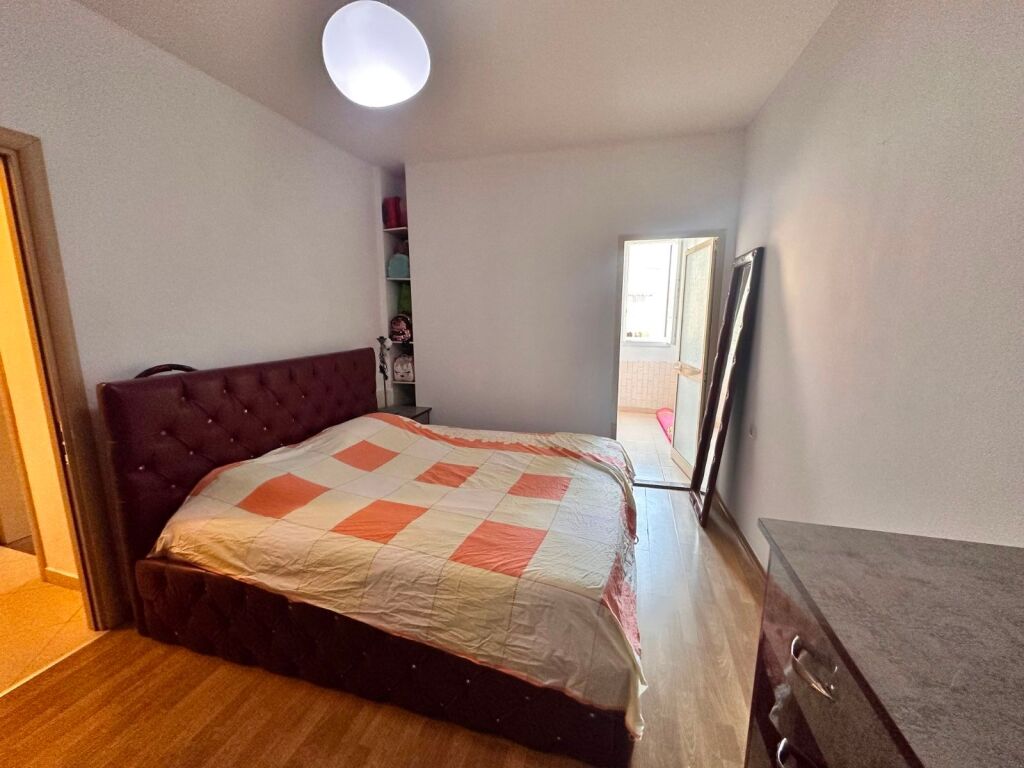 Jepet me qera Apartament 2+1 tek 21 Dhjetori