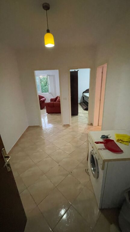 Affittasi 2+1 a Brryli edificio esistente arredato 50000 lek