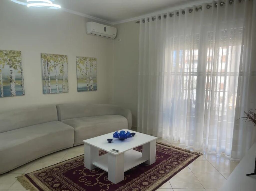 Jepet Me Qera Apartament 1+1+1 Ballkon