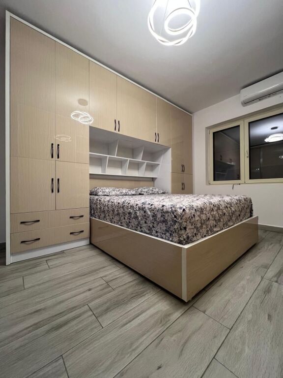 Splendido appartamento 2+1 in affitto in via Elbasani, vicino all'incrocio.