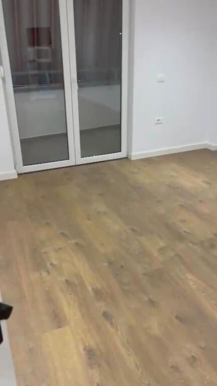 Jepet me qera Ambient Biznesi 1+1 pranë Air Albania, Rruga Dervish Hima    ID 5310