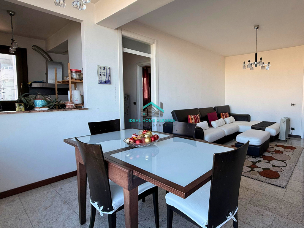 Appartamento 3+1+3 in vendita – Lungomare, Vlora