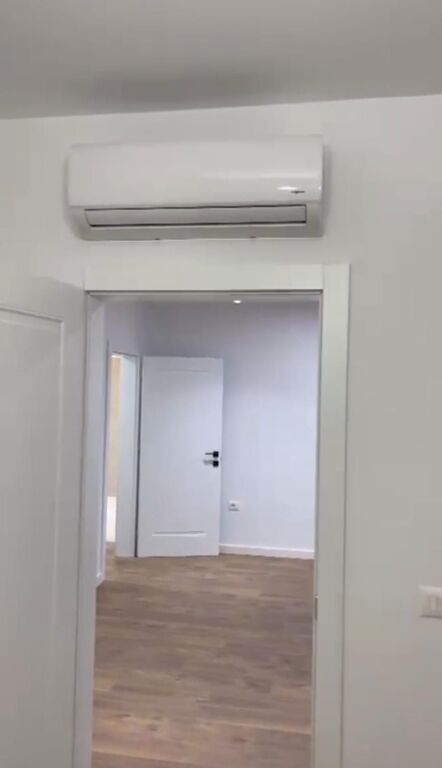 Jepet me qera Ambient Biznesi 1+1 pranë Air Albania, Rruga Dervish Hima    ID 5310