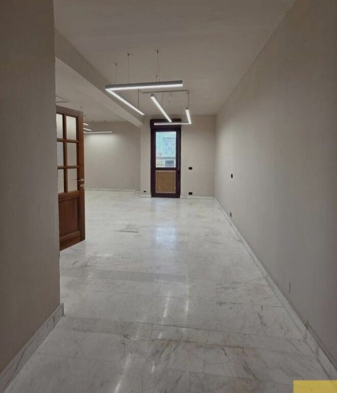 Qera, Ambient Biznesi, Qender, Tirane. 1,930€