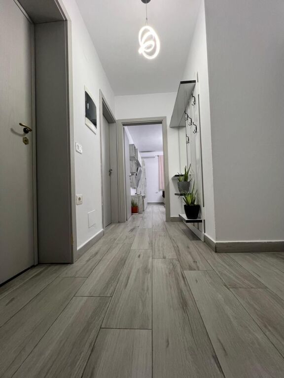 Splendido appartamento 2+1 in affitto in via Elbasani, vicino all'incrocio.