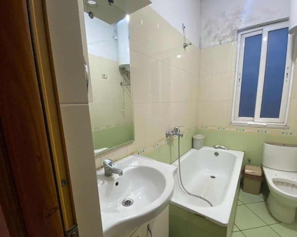 UNIV MARIN BARLETI JAPIM ME QIRA VILE PER BANIM OSE BIZNES 3+1+OBORR 600 € /Muaj