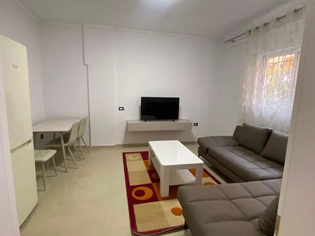 Jepet apartament 1+1 me qira ne Porcelan , prane Uet , Kinostudio , Xhamlliku , Oxhaku .