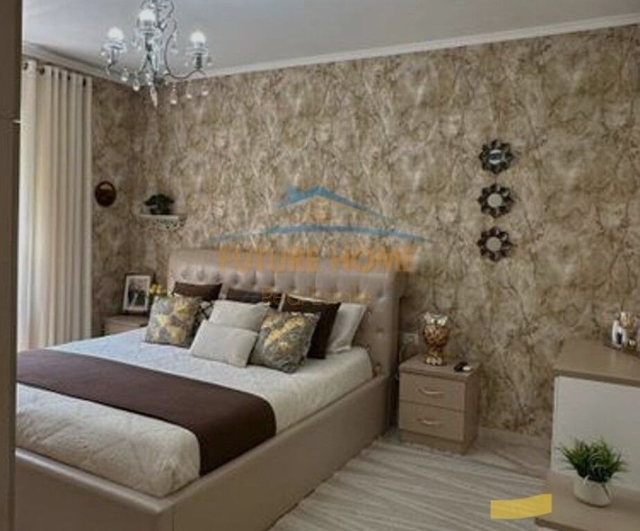 Qera, Apartament 2+1+2+ Garazh, Kopshti Botanik, Tiranë