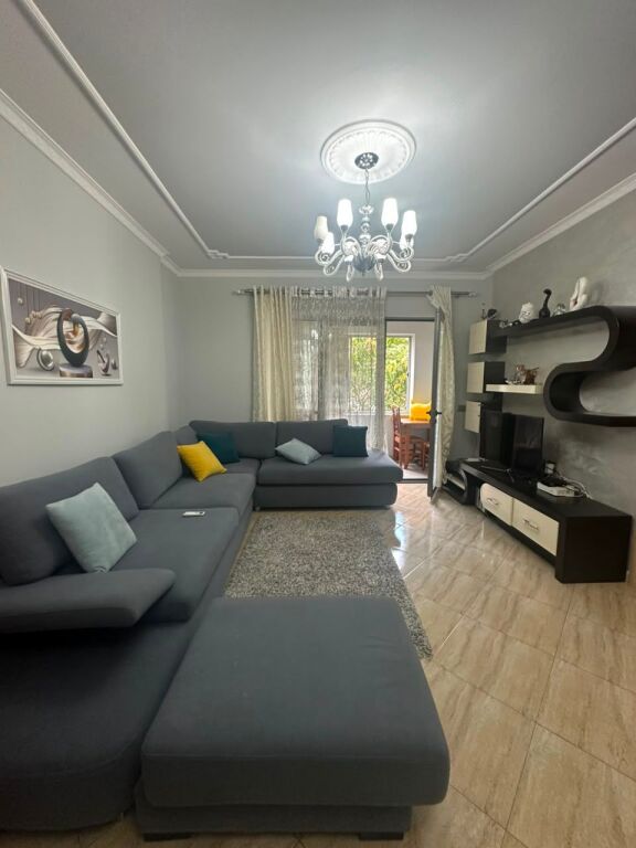 Shitet apartament 2+1+2 ne Kinostudio