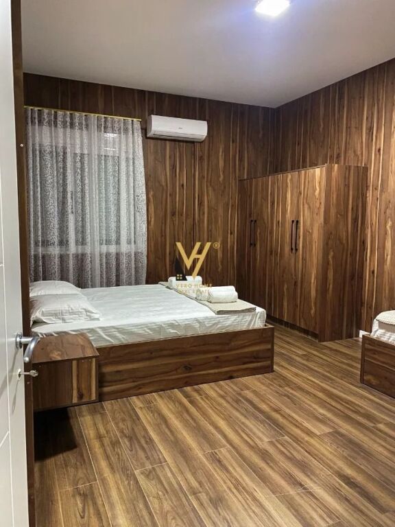 JEPET SHTEPI 2+1+VERANDE ME QERA TE KOPSHTI ZOOLOGJIK 65.000 LEKE