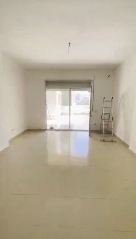 Shitet Apartament 2+1+2 +Verande te Ish Urt Durres