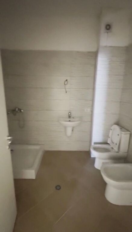 Shitet Apartament 2+1+2 +Verande te Ish Urt Durres