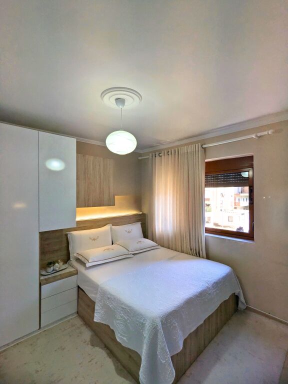 SHITET APARTAMENT 1+1+ BALLKON NE VLORE – ZONE QENDRORE