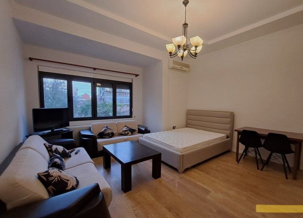 Qera, Garsoniere, Pazari i Ri, Tirane    48,000 Lekë