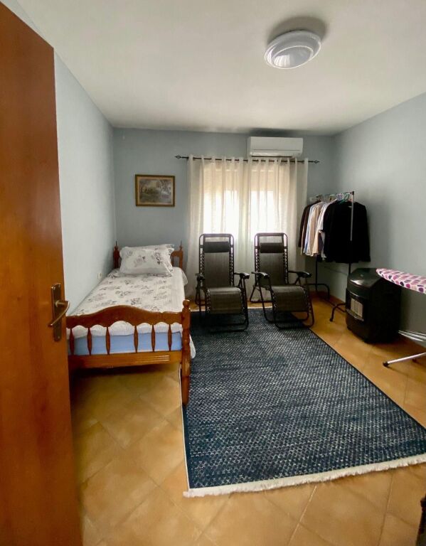 🏢Ne zonen e Ali Demit,jepet me qera apartament 2+1,i mobiluar.60,000Leke