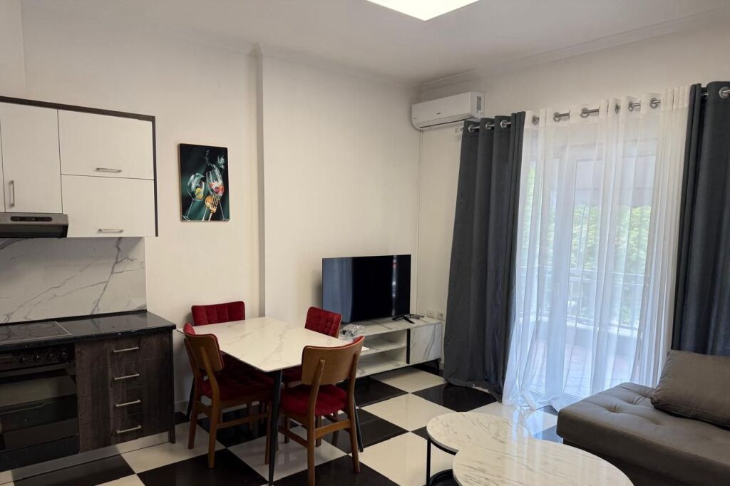 🏡 **APARTMENT 1+1 FOR RENT – XHANFIZE KEKO STREET