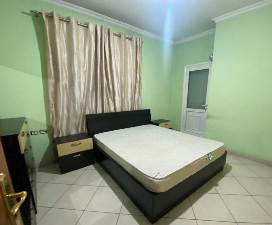 UNIV MARIN BARLETI JAPIM ME QIRA VILE PER BANIM OSE BIZNES 3+1+OBORR 600 € /Muaj