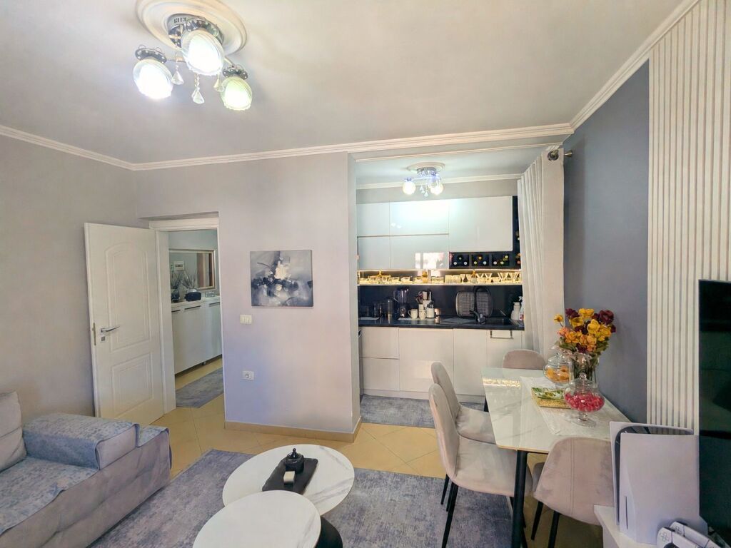 SHITET APARTAMENT 1+1+ BALLKON NE VLORE – ZONE QENDRORE