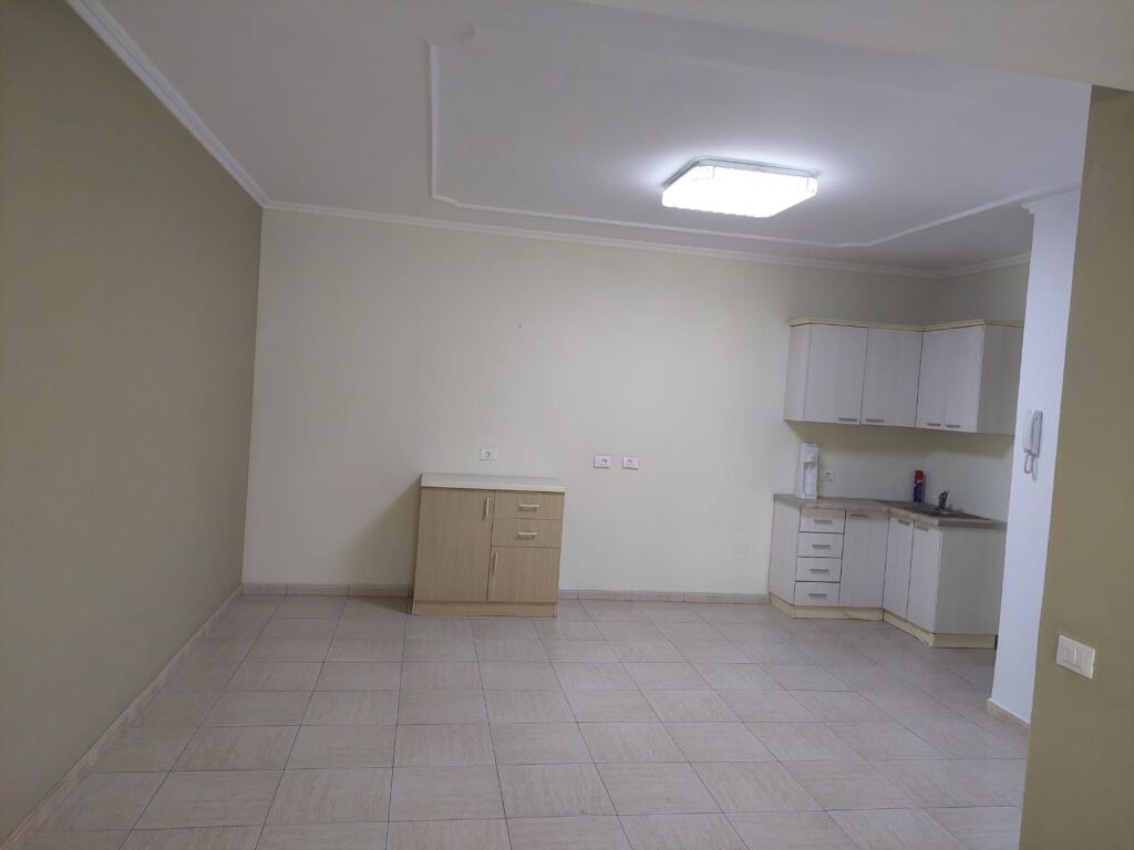 Jepet  me qera apartament  per zyre  Prane Presidences  