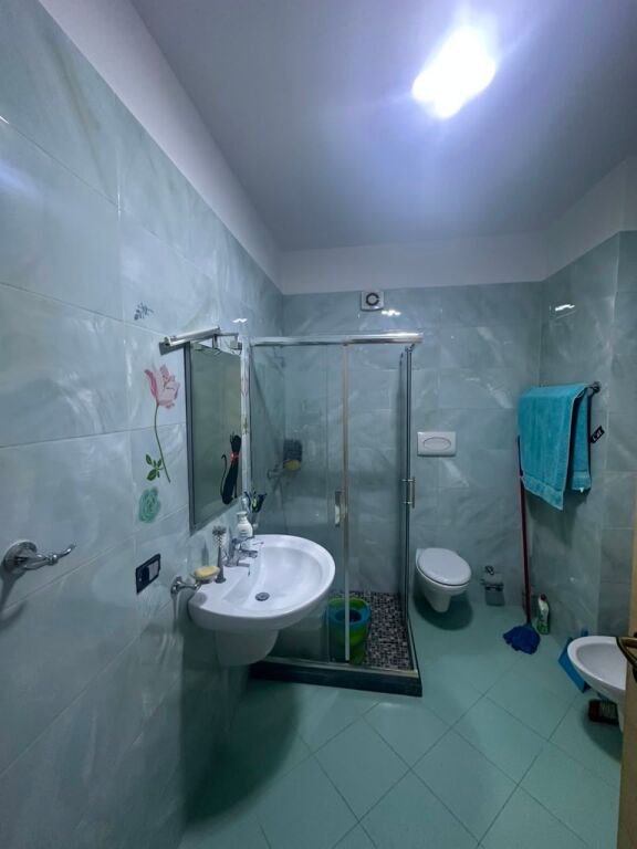 Shitet apartament 2+1+2 ne Kinostudio