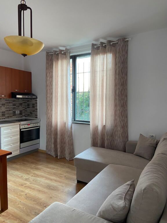 🏢Qender,prane Cirkut te Tiranes jepet me qera apartament1+1,i mobiluar.65,000Leke

