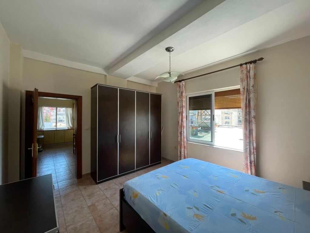 Apartament 1+1 per qira tek Komuna e Parisit.