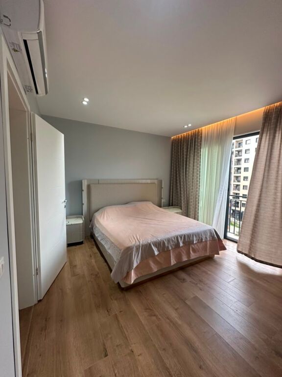Shitet apartament 2+1+2  + 2 poste parkimi te Liqeni Thate