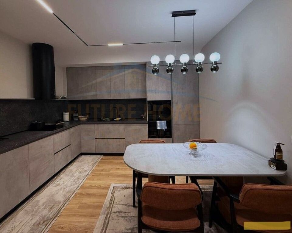 Shitet, Apartament 2+1+ Post Parkimi, Residenca "Oasis", Unaza e Re